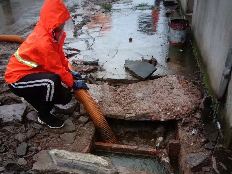 旌德专业清理污水池 炜誉市政以规范流程守护城市 “肠道”